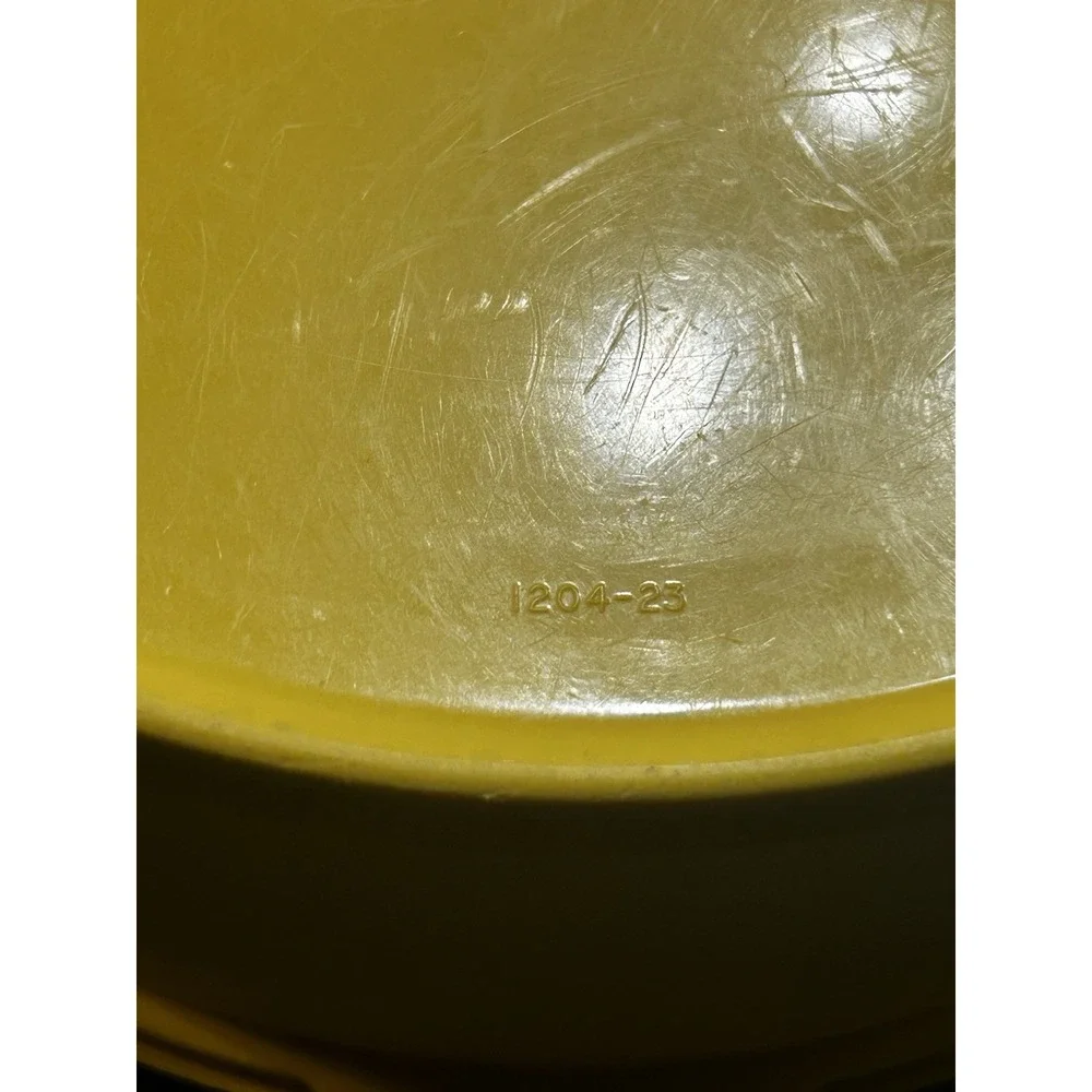 Tupperware Yellow Sunburt SERVALIER Canister 1204-9 w/Lid 1205-7 Vintage 8 Cup
